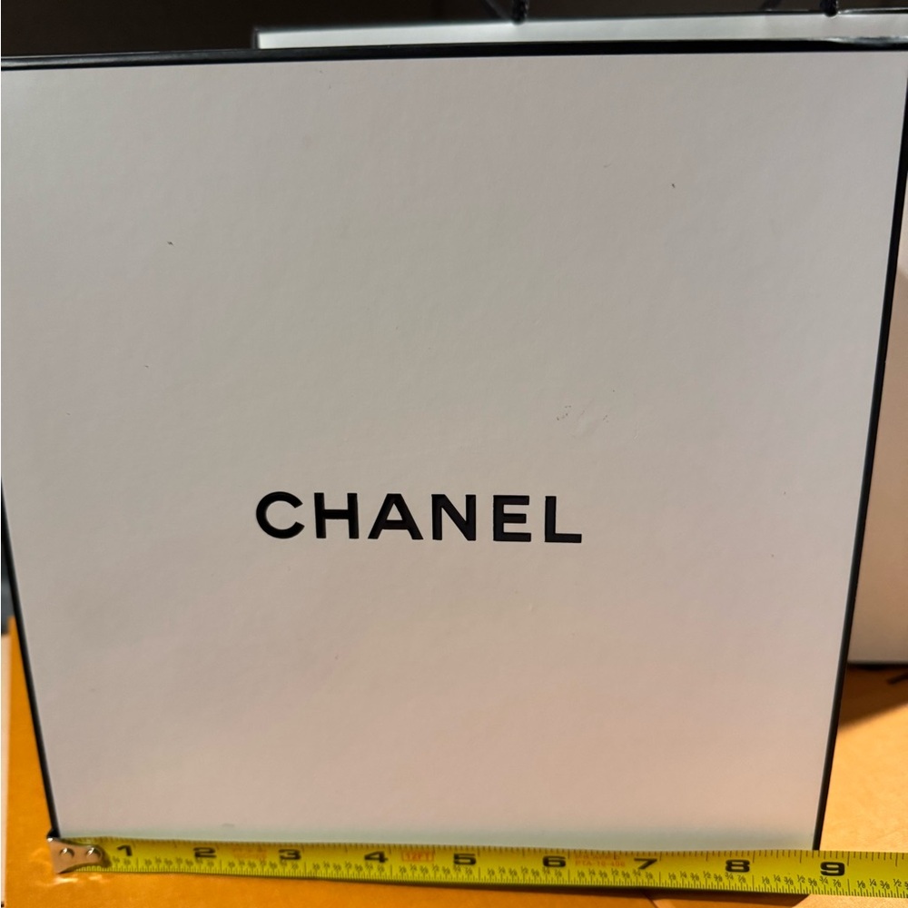 Chanel gift box and gift bag - Picture 8 of 9
